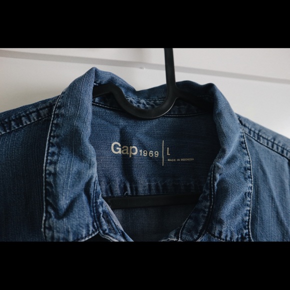 GAP 1969 Lightweight Button Denim Shirt - Picture 3 of 3